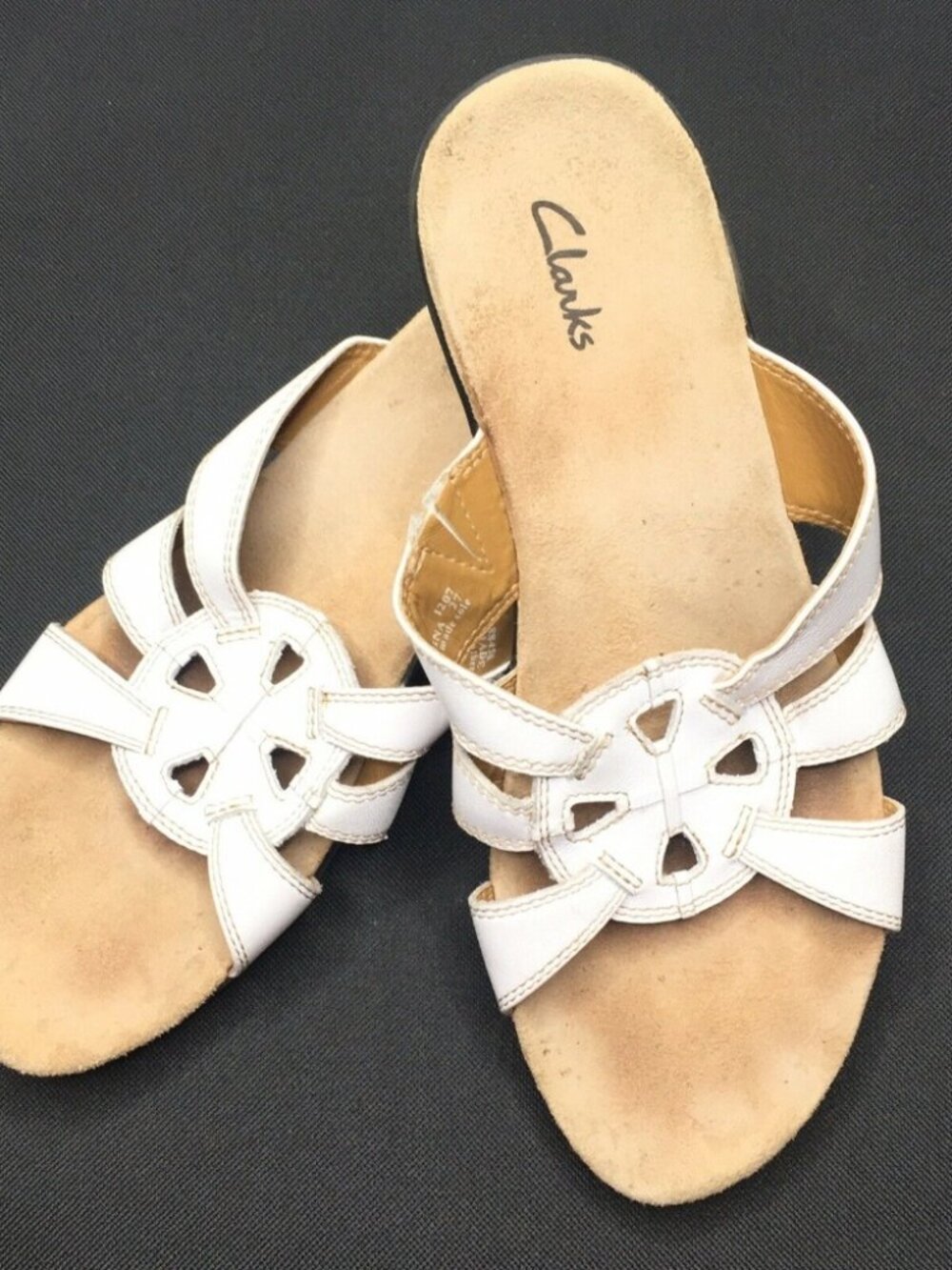 Clark's Size 8 White leather slides/sandals - Picture 2 of 9